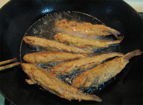 小黃魚怎么做，快速油炸小黃魚味美食鮮